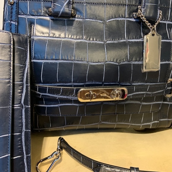 Brand new Royal Blue Croc style Coach Purse - Picture 10 of 12